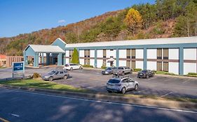 Clarion Pointe Cherokee